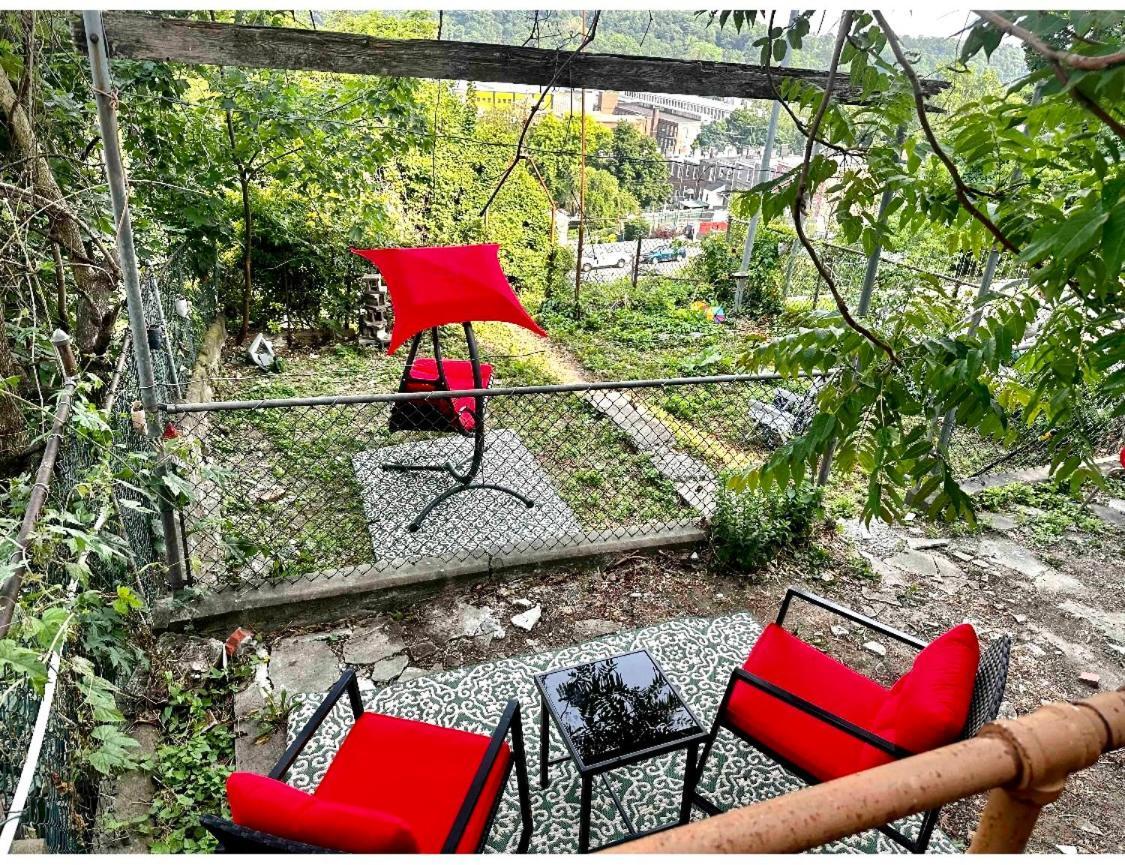 4-A Diamond In Yonkers Hotel Exterior photo
